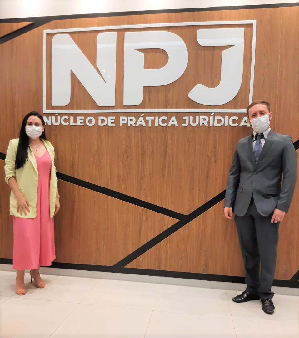 Coordenadora do curso de Direito Dandara e o Coordenador do NPJ Josias